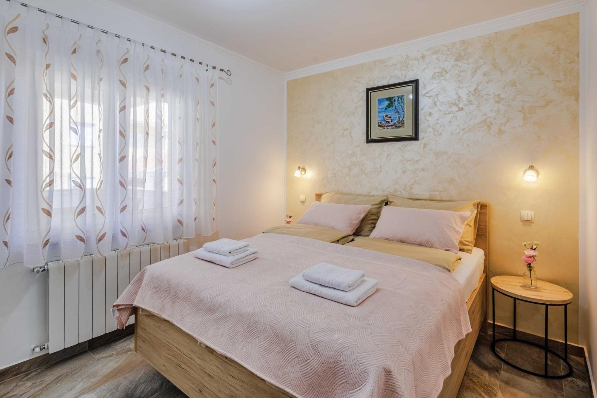 Apartments Rose Čižići Eksteriør billede