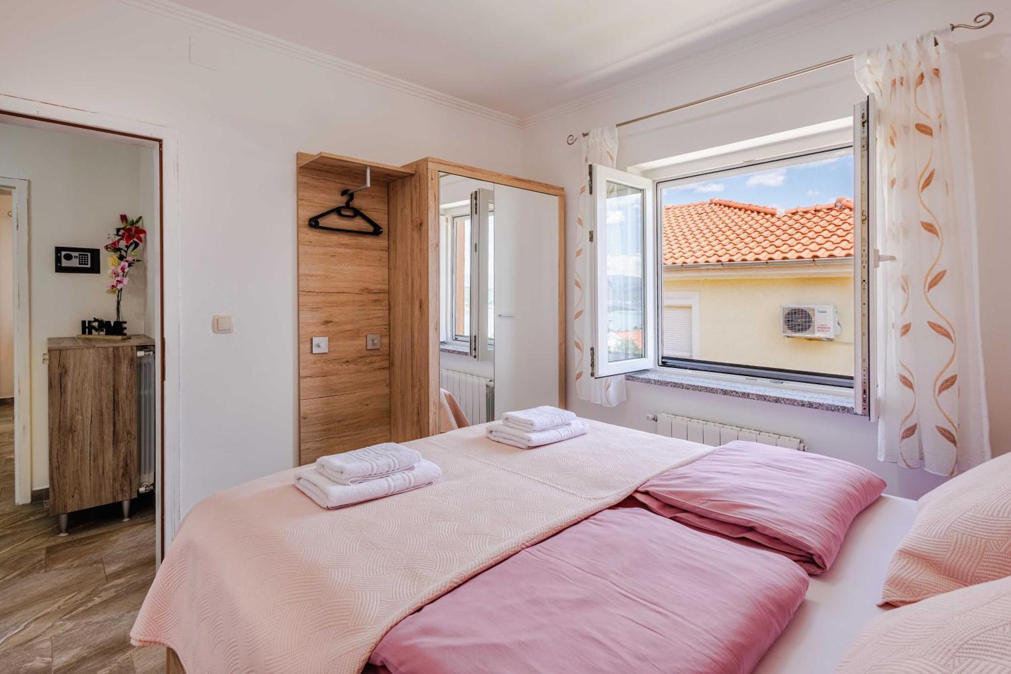 Apartments Rose Čižići Eksteriør billede
