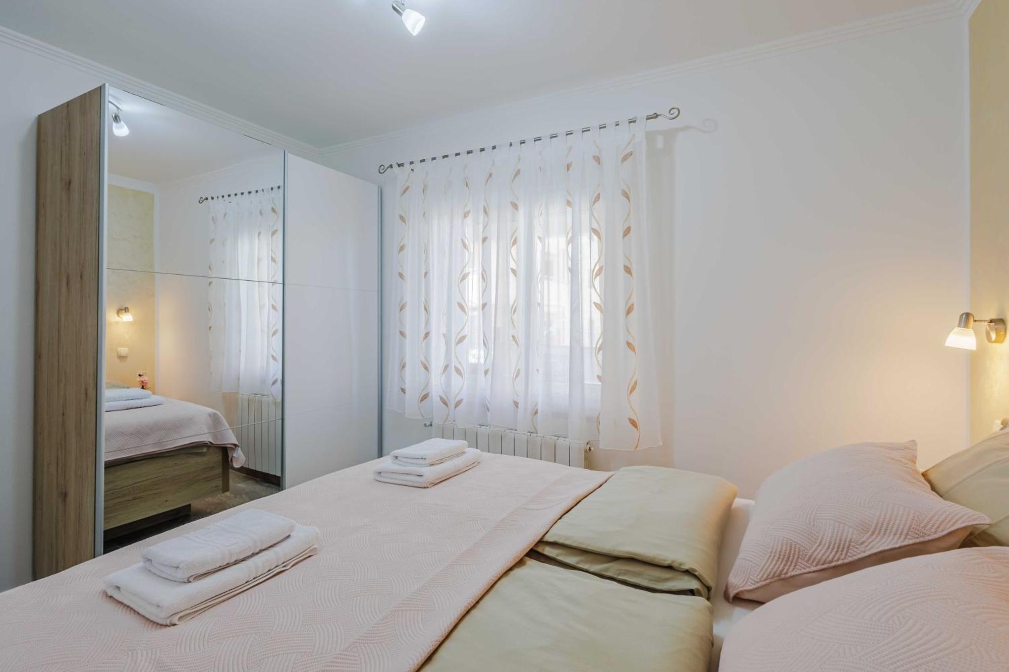 Apartments Rose Čižići Eksteriør billede