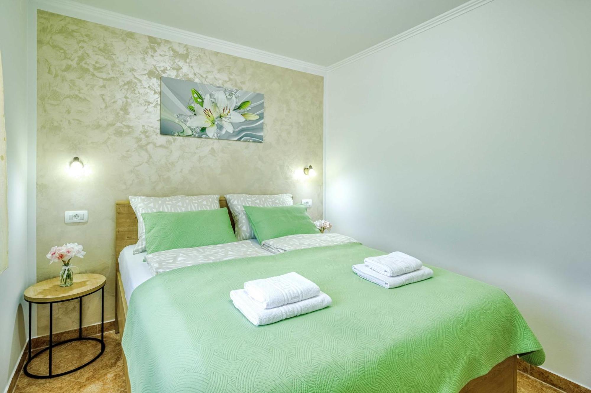 Apartments Rose Čižići Eksteriør billede
