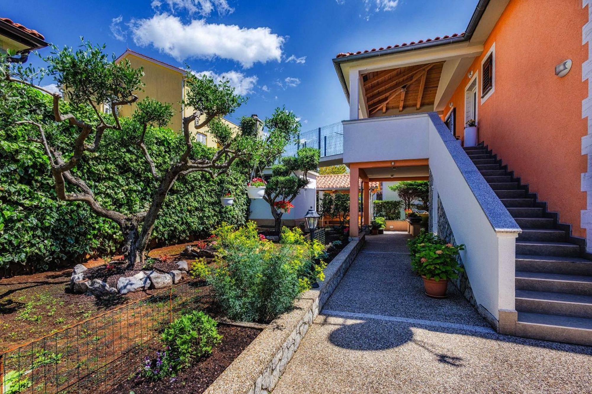 Apartments Rose Čižići Eksteriør billede